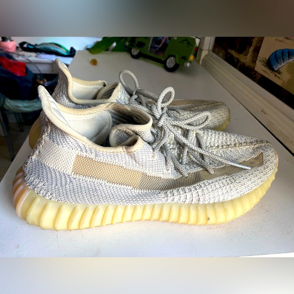 YEEZY size 9, great condicion